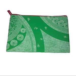 ⭐️Green/White Makeup Bag!⭐️